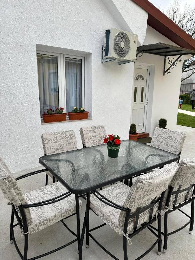 Apartmani Emily & Jully Niksic Exterior photo