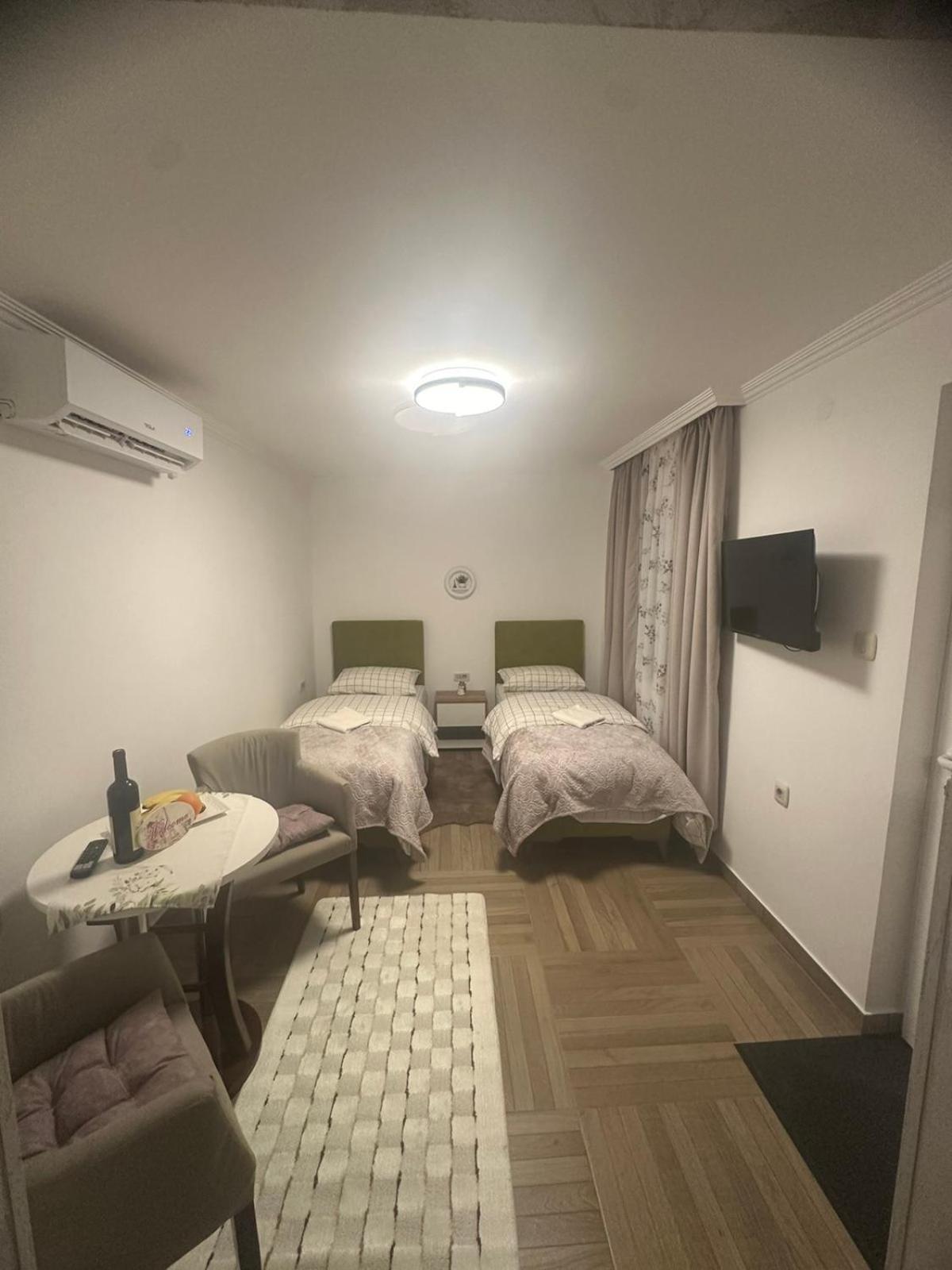 Apartmani Emily & Jully Niksic Exterior photo
